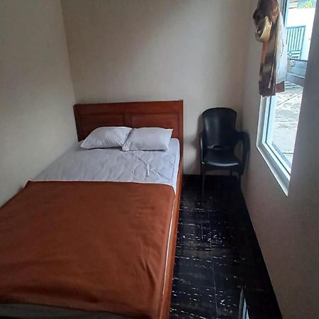 Oyo 93767 45 Guest House Sragen Exteriör bild