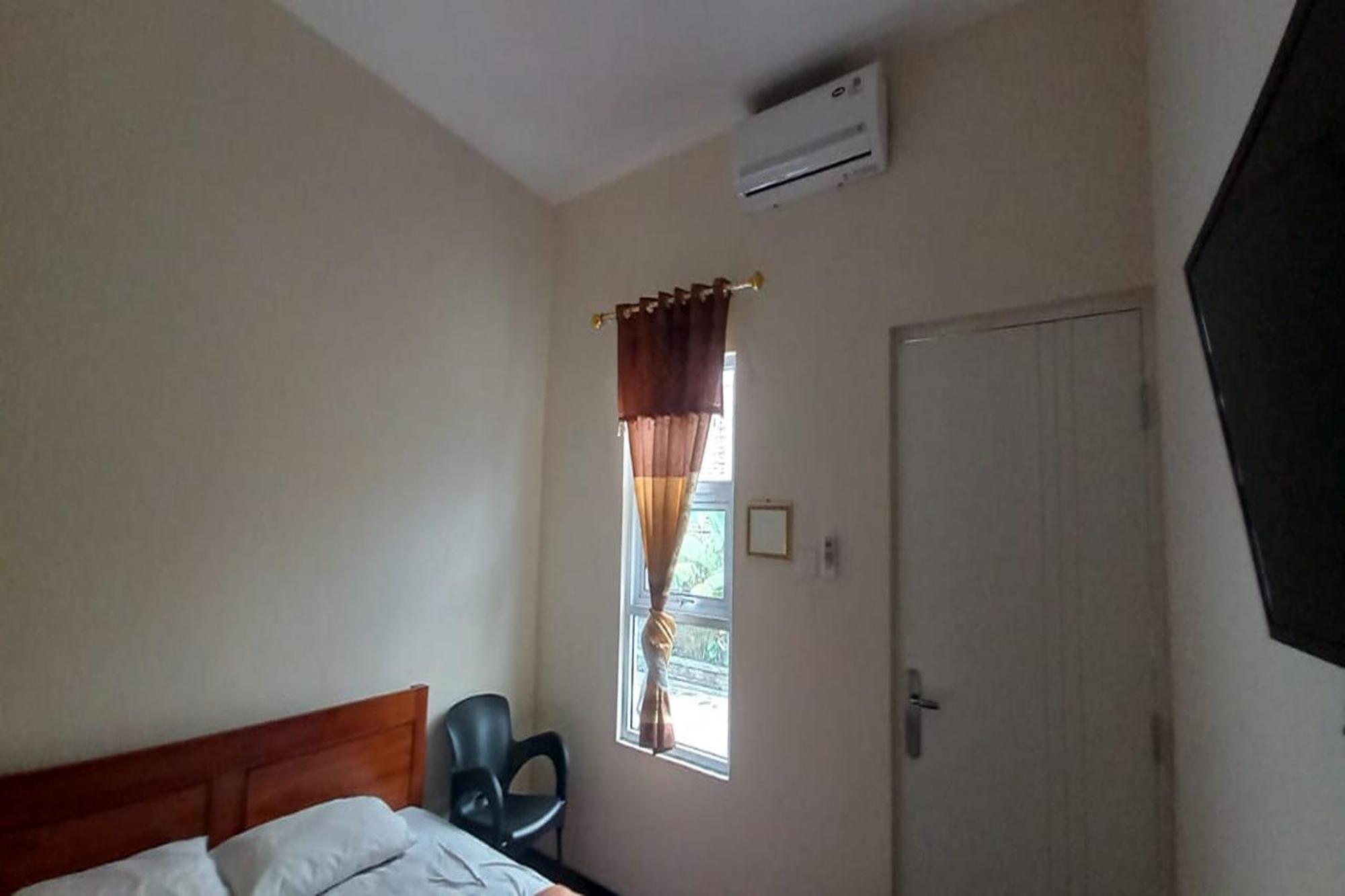 Oyo 93767 45 Guest House Sragen Exteriör bild